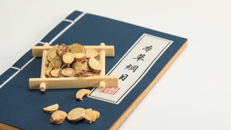 为了吸引顾客，推拿店可以推出一系列特色优惠策略。以下是一些建议：